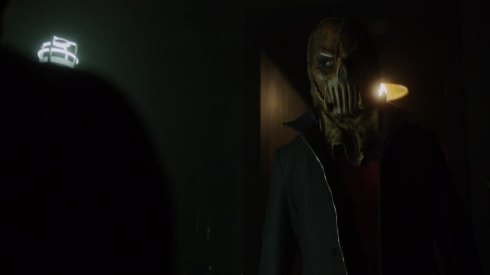 This guy and the Scarecrow from Batman Begins probably shop at the same creepy mask store.  I hear its got a great selection.